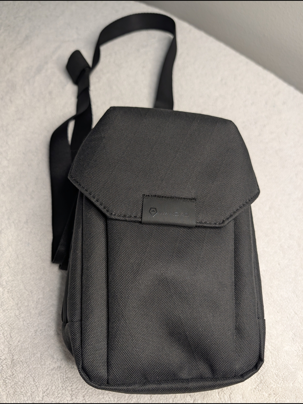 Wandrd X1 Crossbody Sling Bag - Size M EUC